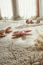 Carica l&#39;immagine nel visualizzatore di Gallery, WASHABLE PLAY RUG SEABED 140 x 200 cm