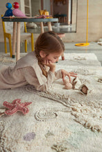 Carica l&#39;immagine nel visualizzatore di Gallery, WASHABLE PLAY RUG SEABED 140 x 200 cm