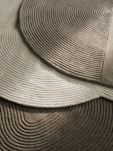 Cargar imagen en el visor de la galería, Zen Rug Split Beige