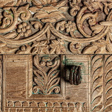 Laden Sie das Bild in den Galerie-Viewer, Teak carved mirror