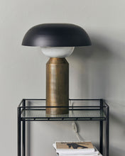 Laden Sie das Bild in den Galerie-Viewer, Table lamp, Big fellow, Antique brass finish