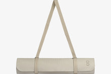 Carica l&#39;immagine nel visualizzatore di Gallery, Lenya Yoga Mat w. strap Designed by Meike Harde