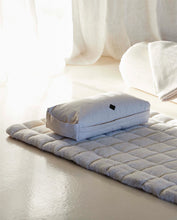 Laden Sie das Bild in den Galerie-Viewer, YIN YOGA MATTRESS W/FUR,