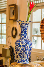 Laden Sie das Bild in den Galerie-Viewer, Ceramic Vase Blue Pattern