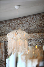 Cargar imagen en el visor de la galería, Crochet Hanging Lamp