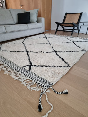 Moroccan Wool Rug / Authentic Beni Ourain