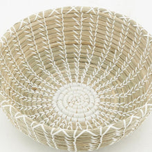 Cargar imagen en el visor de la galería, Storage baskets in natural rush and white ties