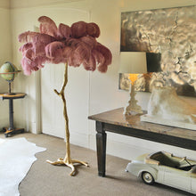 Carica l&#39;immagine nel visualizzatore di Gallery, The Feather Floor Lamp