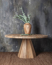 Laden Sie das Bild in den Galerie-Viewer, Dining table in untreated solid reclaimed teak Ø130cm