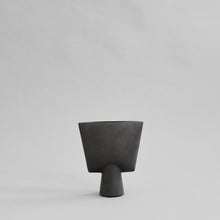 Cargar imagen en el visor de la galería, Sphere Vase Triangle, Mini - Coffee