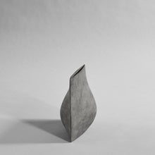 Cargar imagen en el visor de la galería, Origami Vase, Mini - Dark Grey