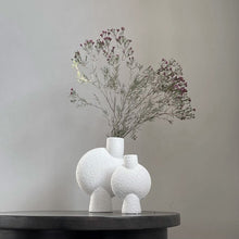 Laden Sie das Bild in den Galerie-Viewer, Sphere Vase Bubl, Mini - Bubble White