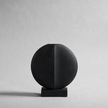 Cargar imagen en el visor de la galería, Guggenheim Vase, Mini - Black