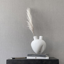 Load image into Gallery viewer, Sumo Vase, Horns - Bone White