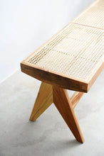 Laden Sie das Bild in den Galerie-Viewer, Teak wood and rattan bench
