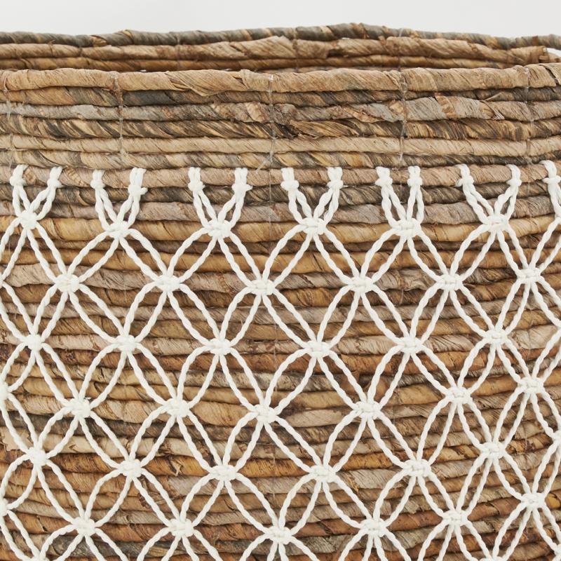 Storage baskets in hemp and geometric decoration in cotton