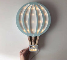 Laden Sie das Bild in den Galerie-Viewer, Little Lights Hot Air Baloon Lamp