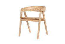 Laden Sie das Bild in den Galerie-Viewer, Ash curvy dining chair