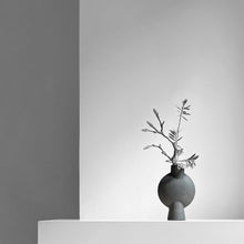 Laden Sie das Bild in den Galerie-Viewer, Sphere Vase Bubl, Mini - Dark Grey